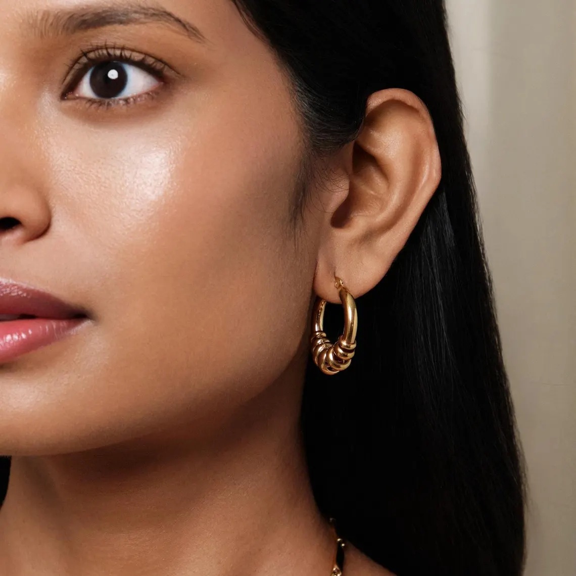 ELENYS Essence Hoops Gold – pozlacené kruhové náušnice 18K zlato